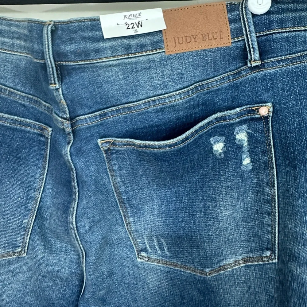 Judy Blue HiWaist Slim Fit Tummy Control Dark Wash Slight Distress Jeans NWT 22W